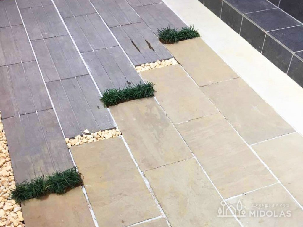枕木調のコンクリート平板